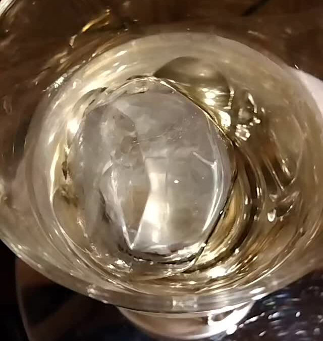 透明な氷を作る道具で氷を作ってみました