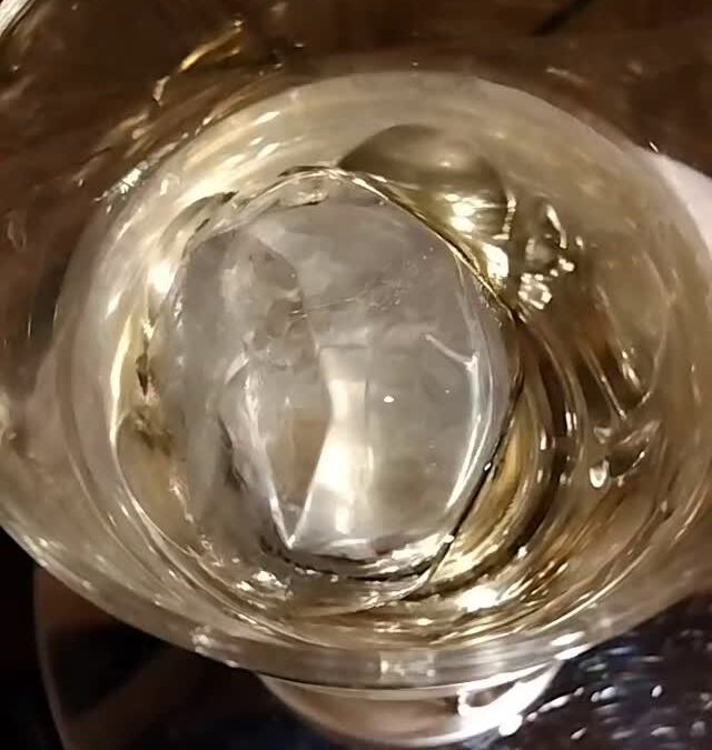 透明な氷を作る道具で氷を作ってみました